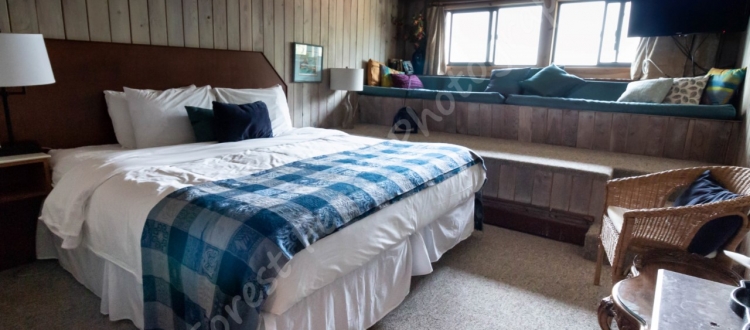 surf-lodge-1-king-room-9-001