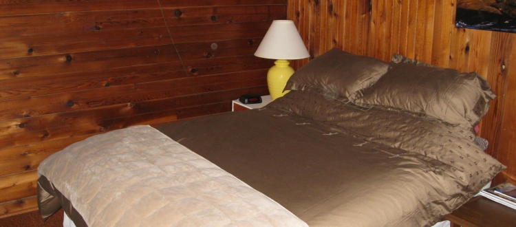 surf-lodge-1-queen-room-4-001